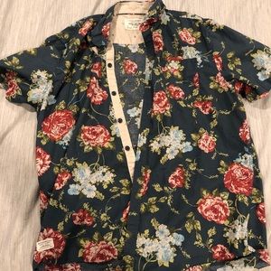 7 diamonds button up